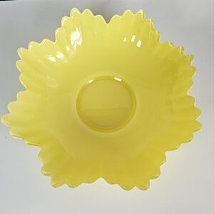 Vintage Glass Sunflower 9" Serving Bowl, Translucent Yellow, Smooth Surface